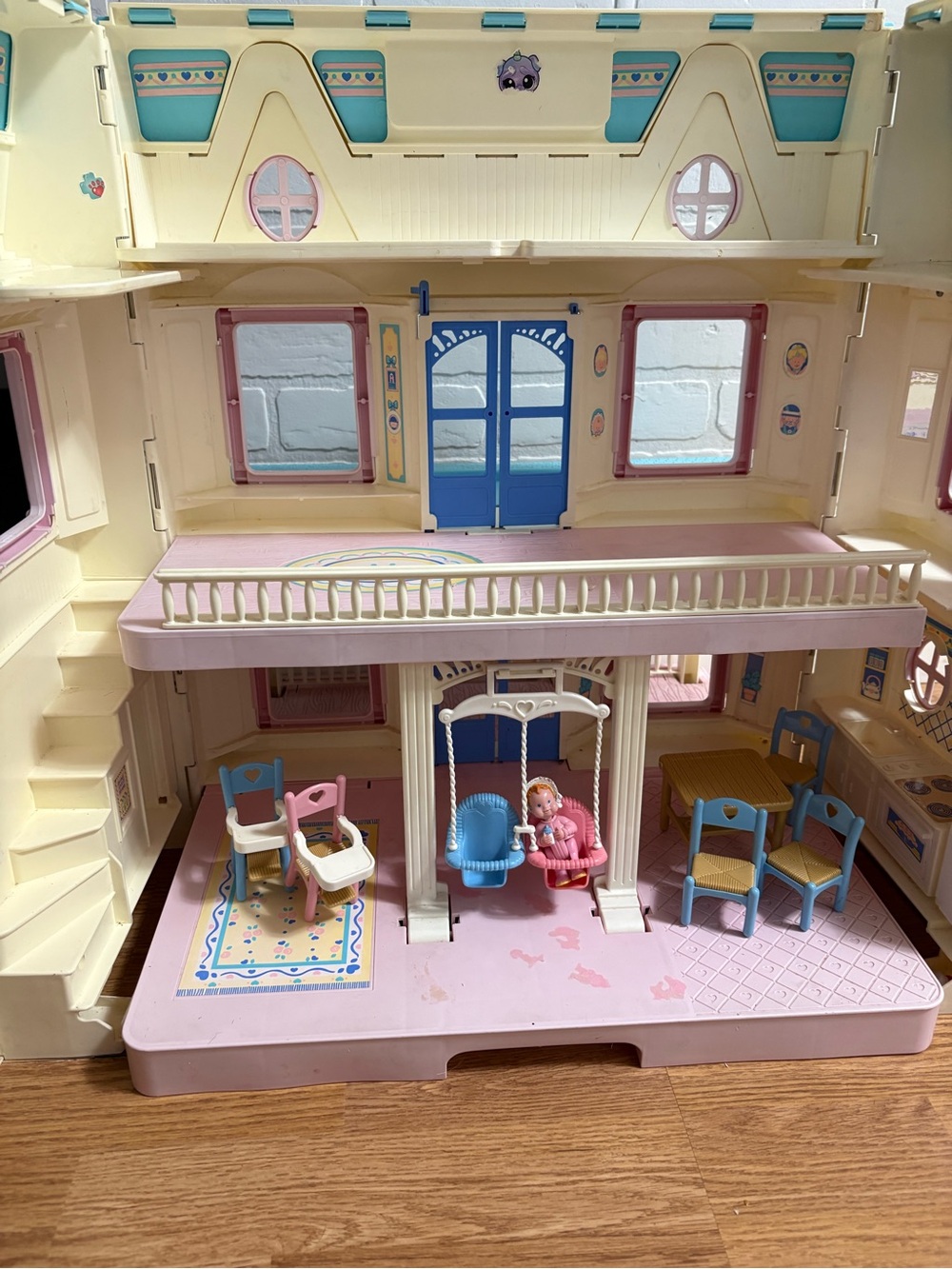 Vintage Fisher-Price Loving Family Dream Dollhouse & Furniture – 1993-94 - Picture 2 of 6
